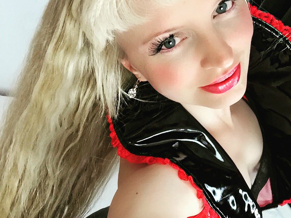 Livesex mit HerrinElla auf Camseite.com