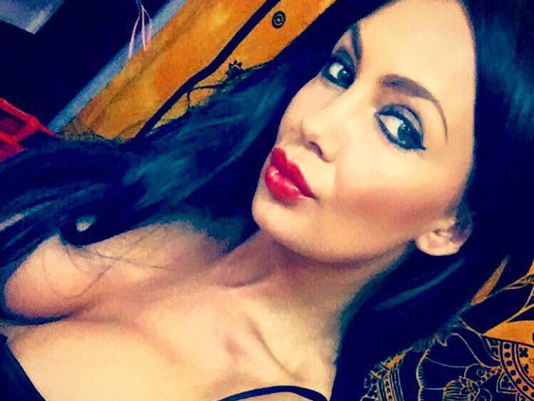 Livesex mit ReginaMoon auf Camseite.com
