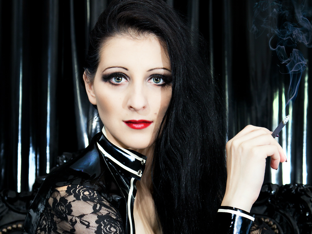 Livesex mit LadyAlshari auf Camseite.com