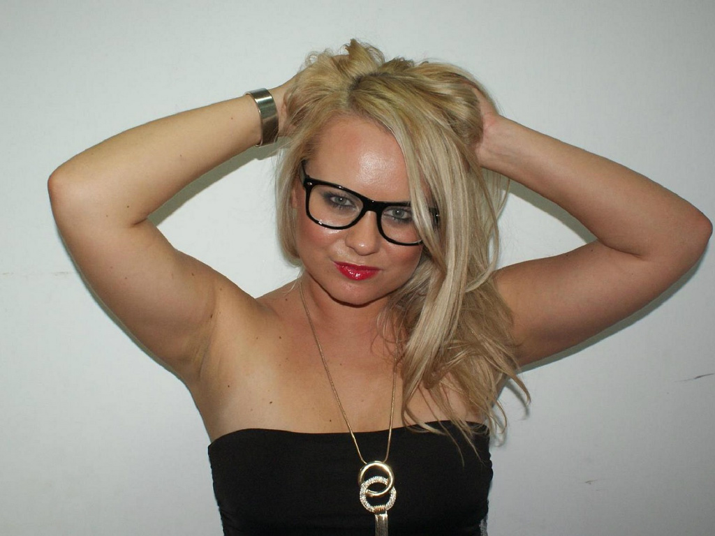 Livesex mit SandyJohnes auf Camseite.com