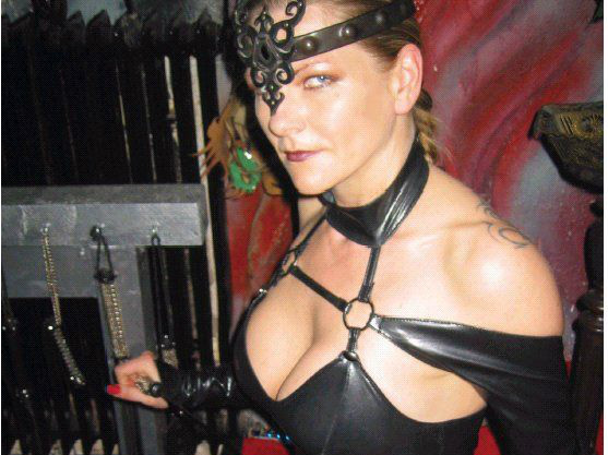 Livesex mit Herrin-Svenja auf Camseite.com