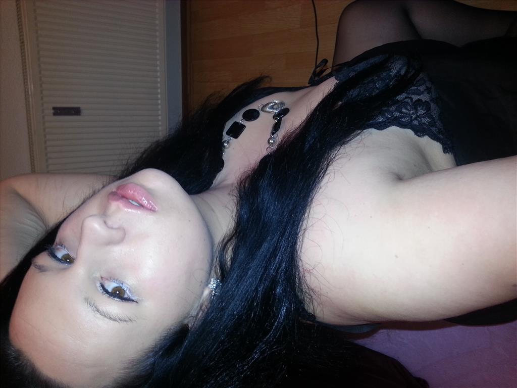 Livesex mit MissPralinee auf Camseite.com