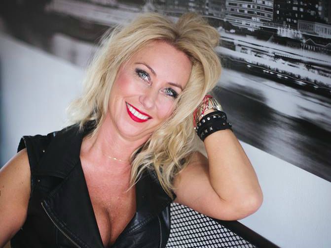 Livesex mit MirakelLove auf Camseite.com