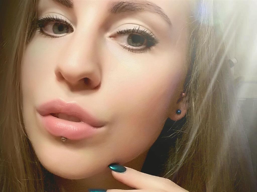 Livesex mit KarinaLive auf Camseite.com
