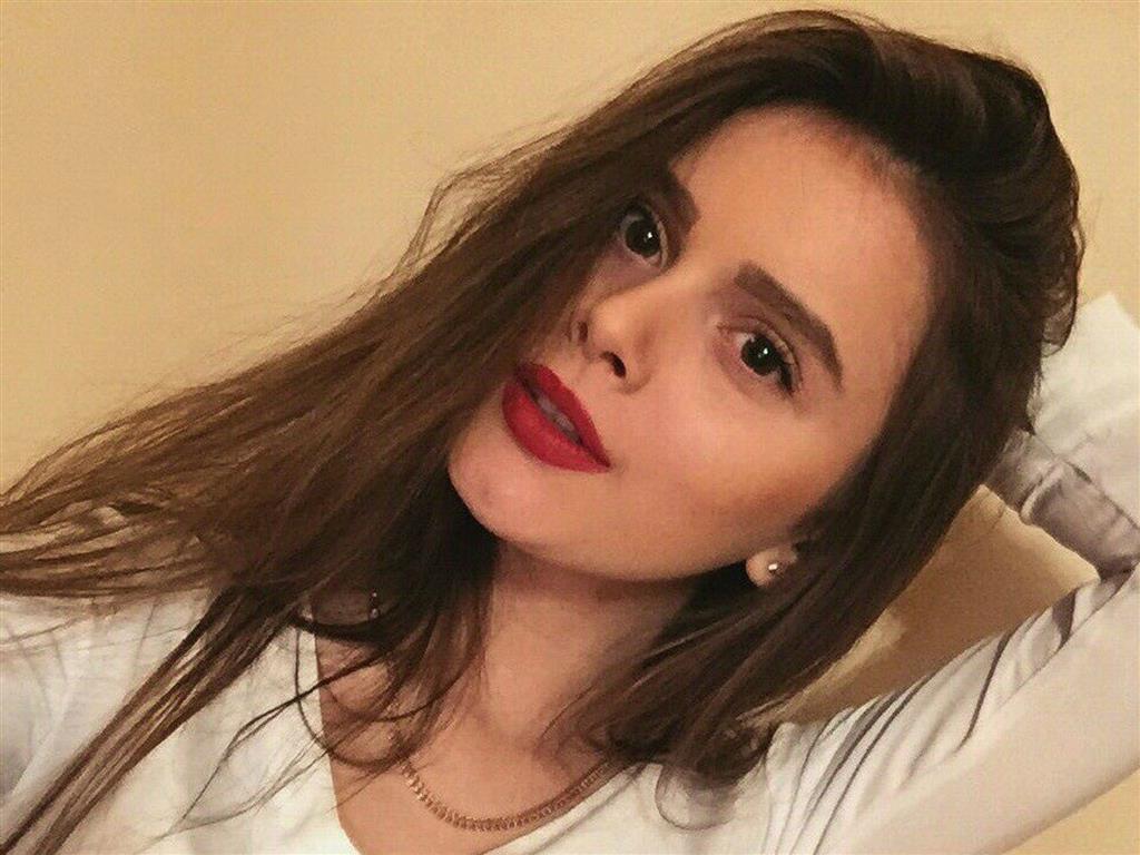 Livesex mit HotMilana95 auf Camseite.com