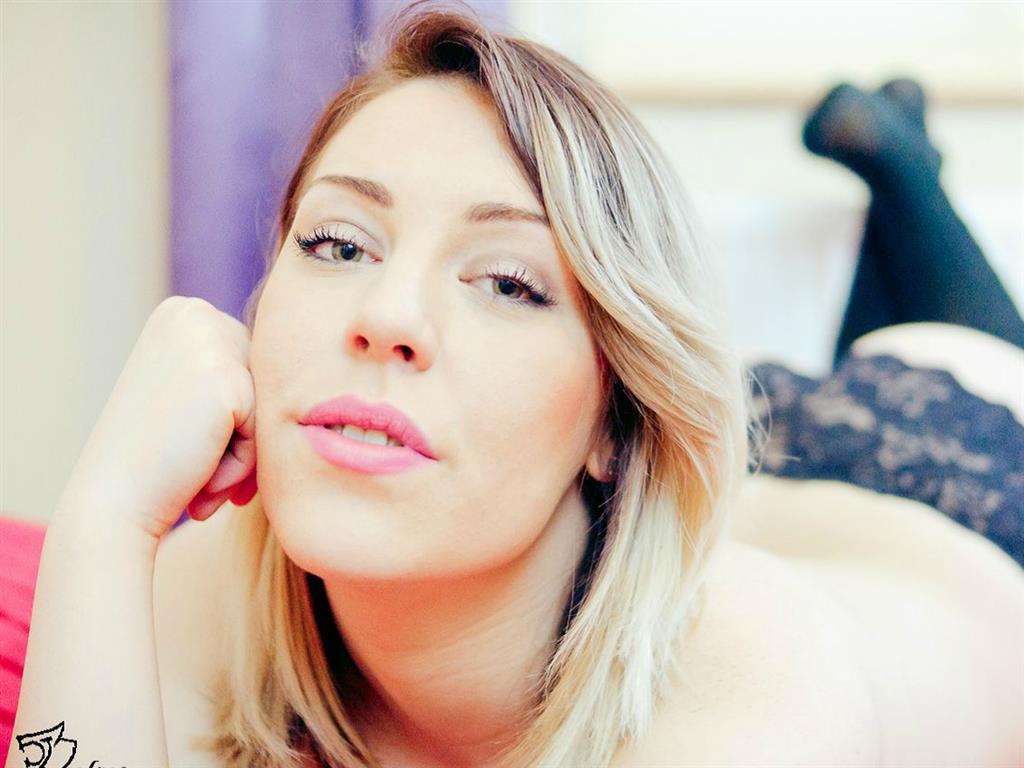 Livesex mit MELODY-SEXY auf Camseite.com