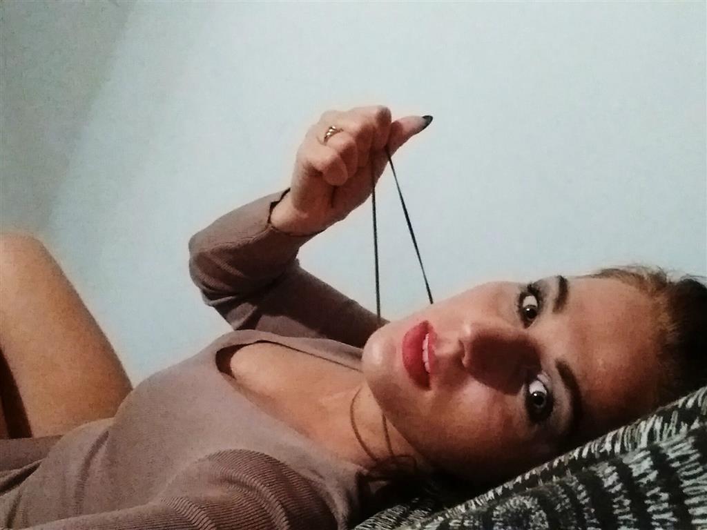 Livesex mit CorneliShine auf Camseite.com