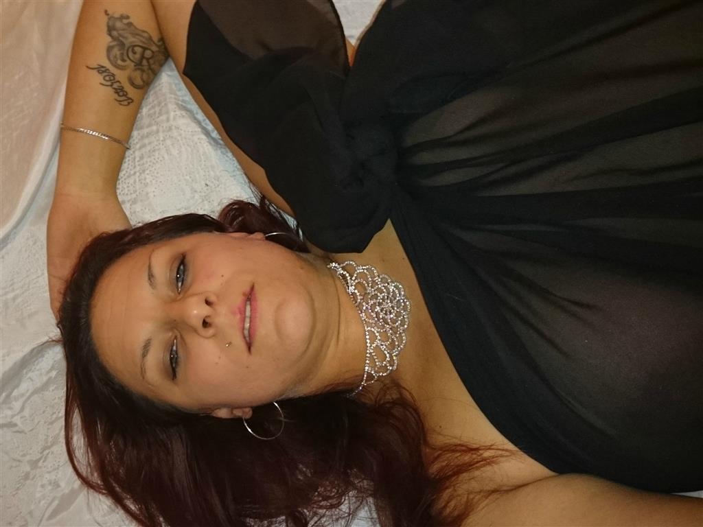 Livesex mit EiskalterEngel83 auf Camseite.com