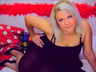 Livesex mit DeineMILF auf Camseite.com