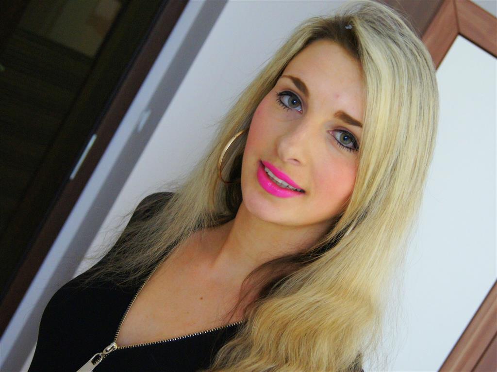 Livesex mit rushLora auf Camseite.com