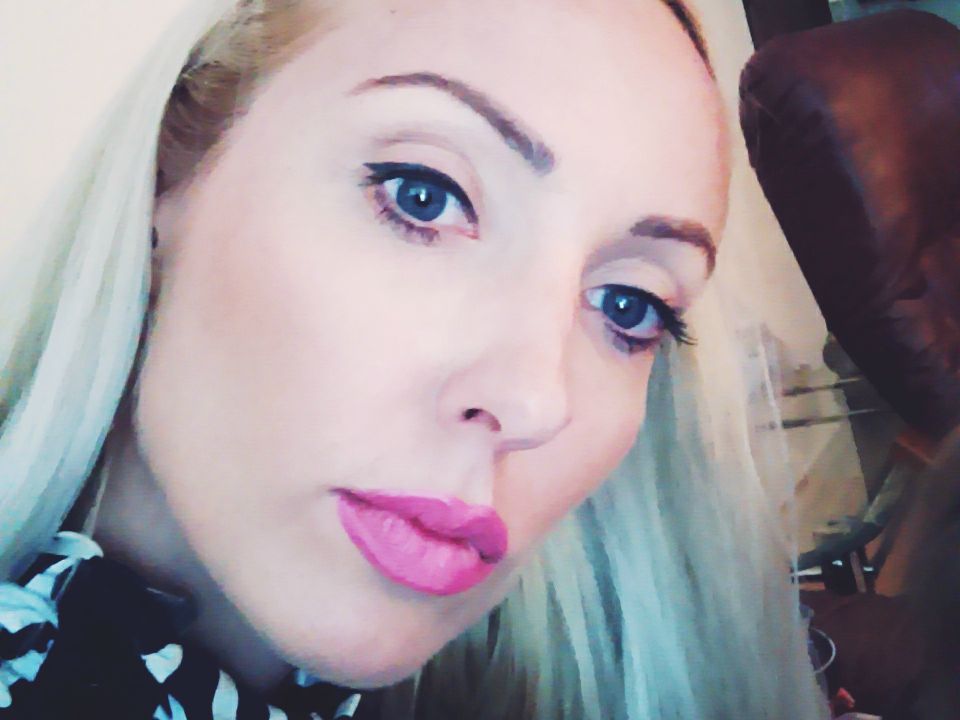 Livesex mit SexyyRika auf Camseite.com