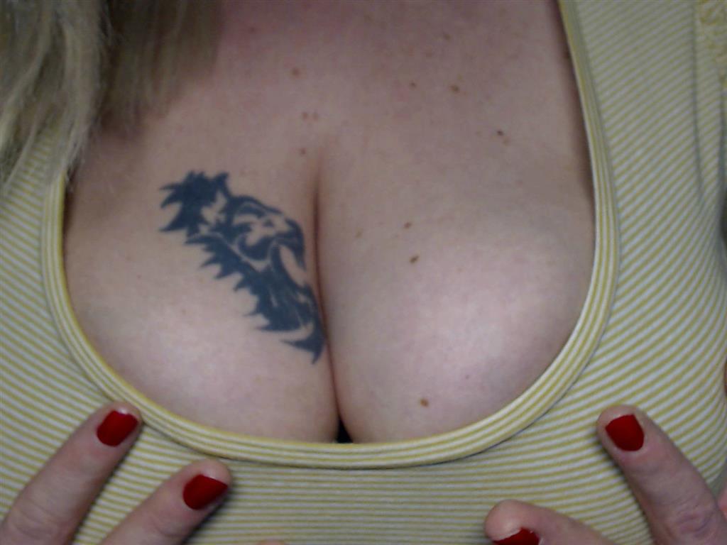 Livesex mit BigBellla auf Camseite.com